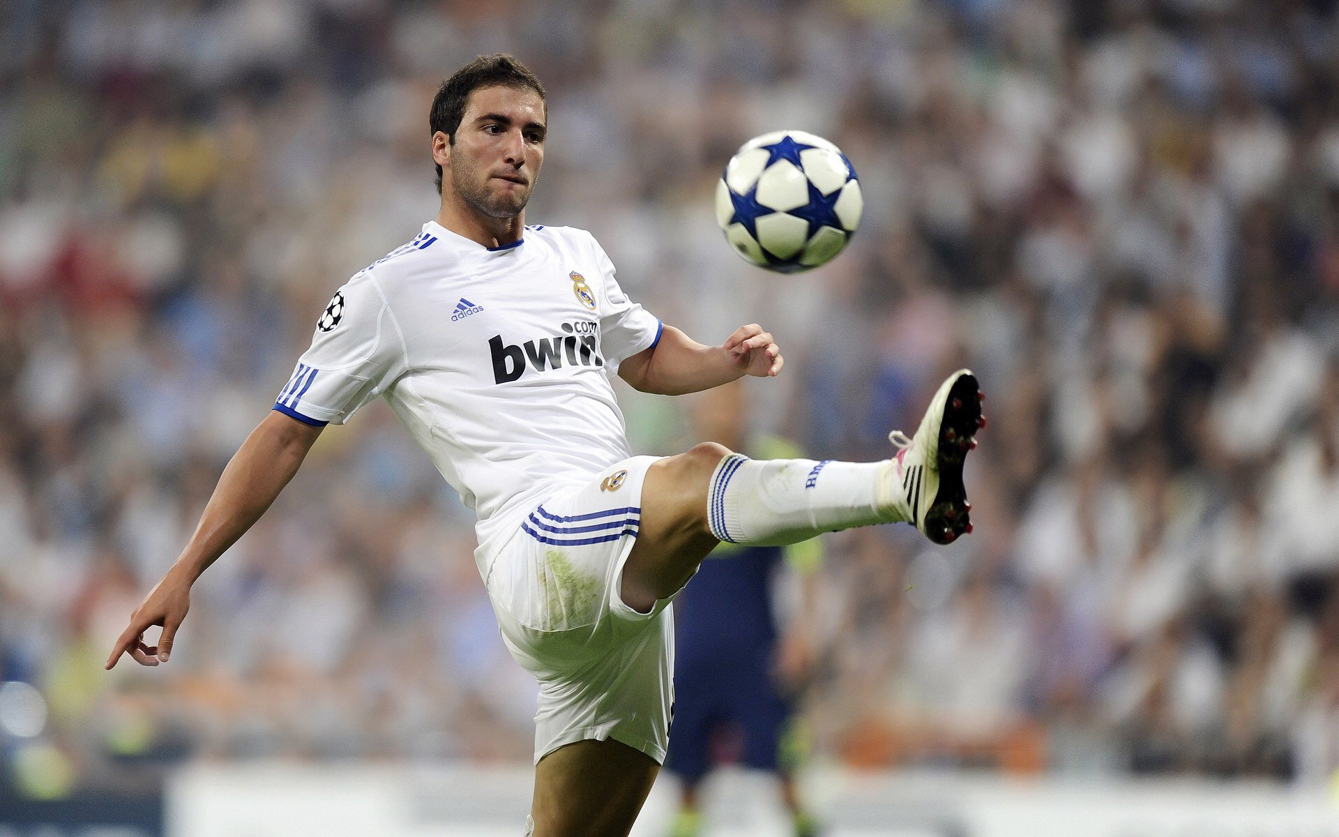 阿劳霍硬仗之王！国际米兰对阵尼斯，铁血防线如何重塑欧洲足坛格局？