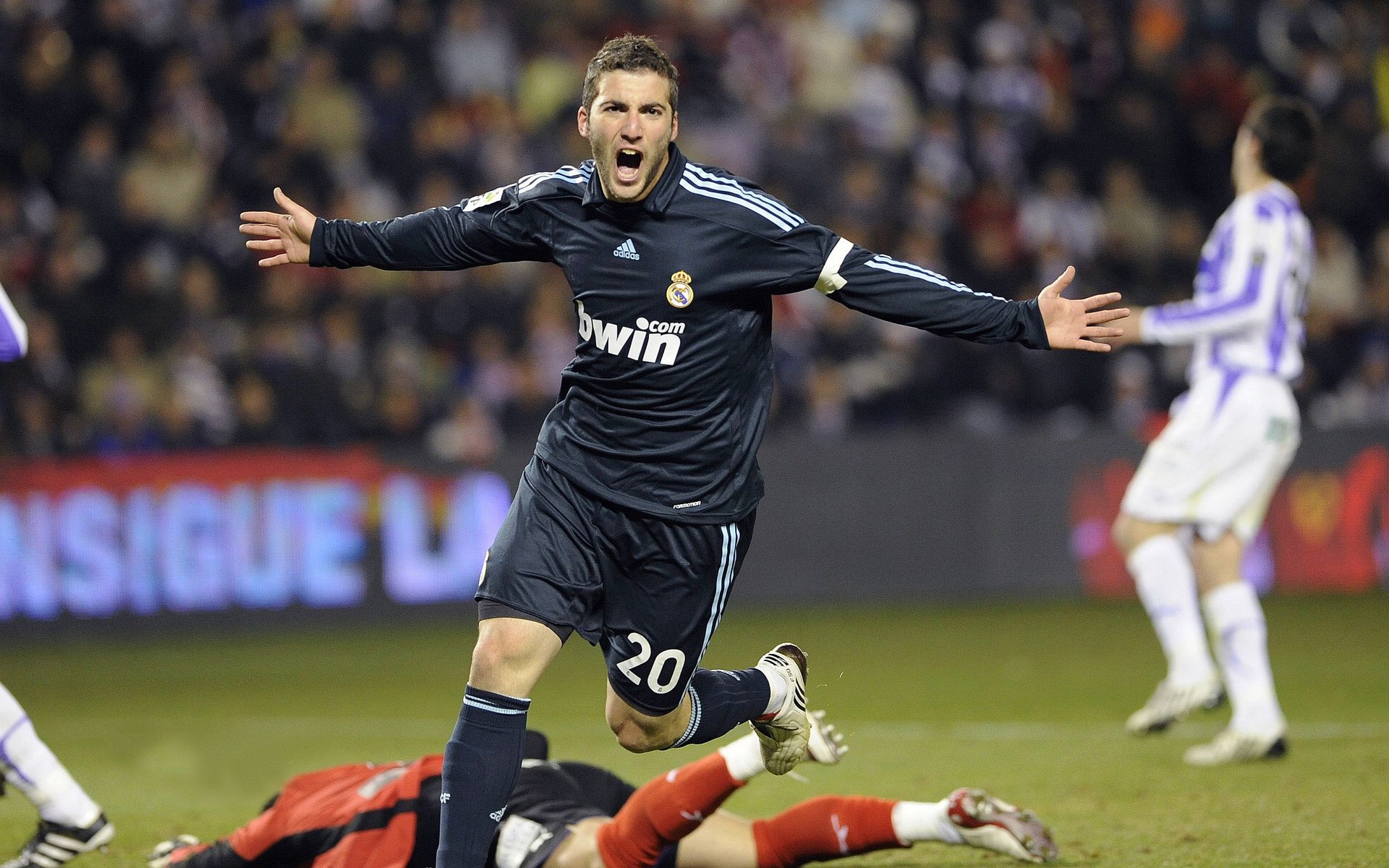 南美狂舞与澳洲铁壁,内马尔在世界杯舞台上的巨人觉醒