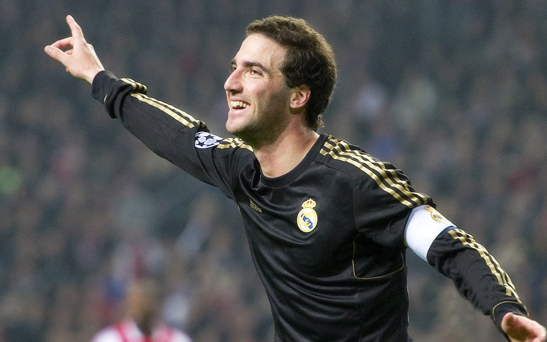 年度焦点之战之夜,浓眉攻防两端统治,书写传奇篇章