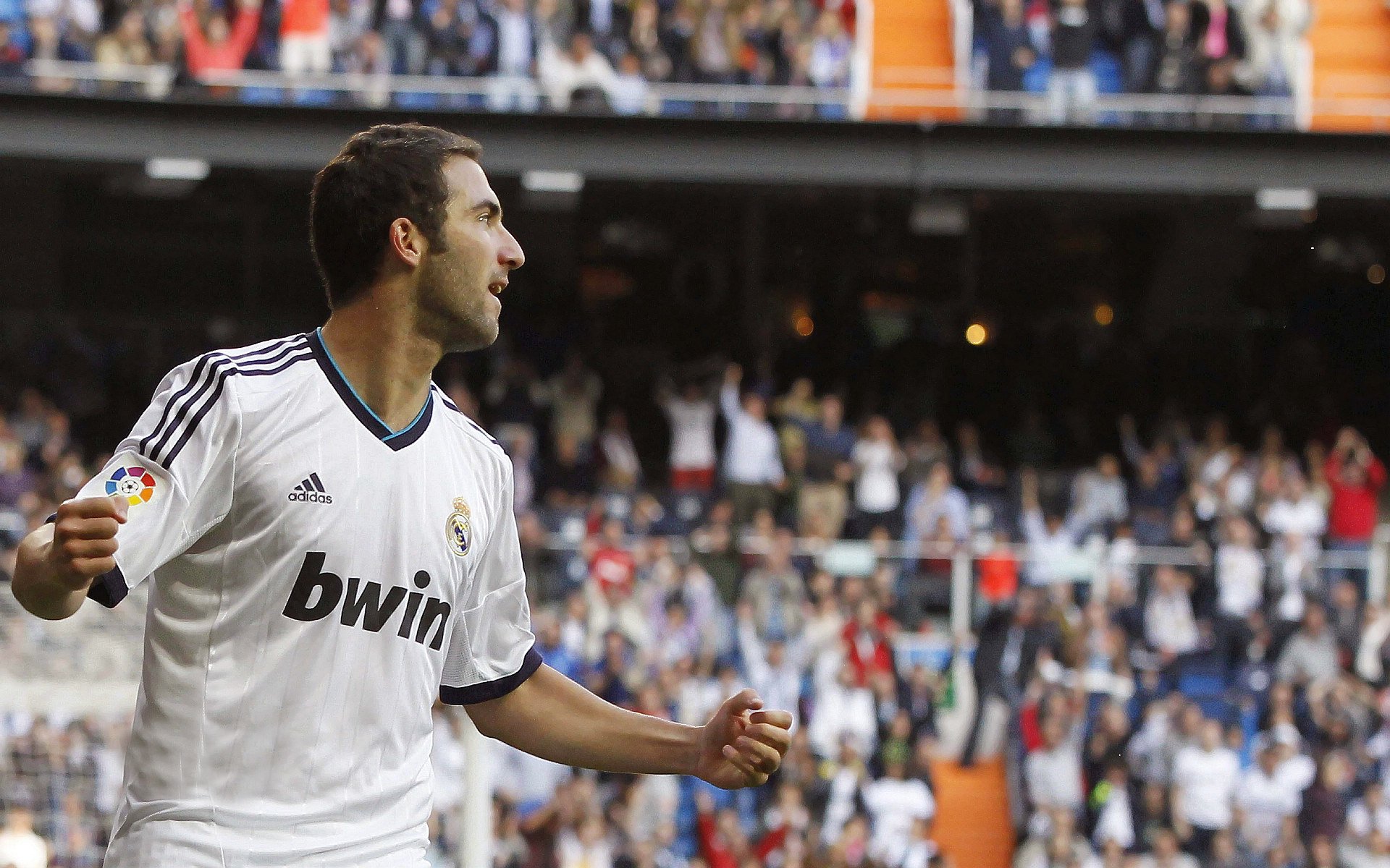 迪马利亚爆发，丹麦生死战取胜伊拉克，足球如何缝合破碎的认同